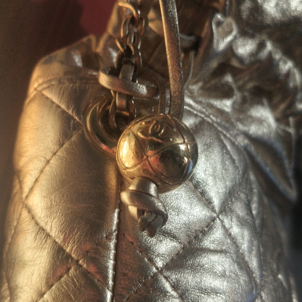 Chic Gold Quilted Bag - Picture 3 of 6